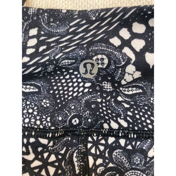LULULEMON Wunder Under Crop III- Pretty Lace White Black. Size 4 - Picture 4 of 6